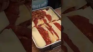 K&auml;se Zwiebelfleisch mit Speck vom Grill oder Backofen | The BBQ BEAR