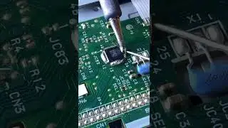 Removing smd microcontroller ic without heat gun #heatgunuses #heatgun #microcontroller