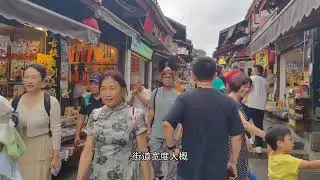 贵州夏季天气凉爽，花10元游览青岩古镇，景区人多热闹#旅行vlog #旅行 #vlog旅行记 #我的旅行日记 #旅行记 #旅行日记记录美好生活 #独自旅行 #vlog旅游 #旅行随拍