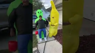 ￼ happy Halloween banana 🍌and elien costumes