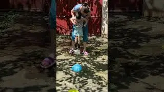 Distractie cu BALOANE CU APA - activitate de vara #fun #funny #wather #balloon #viral #shorts