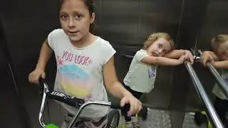 Глазастые в лифте ... Big-eyed in the elevator
