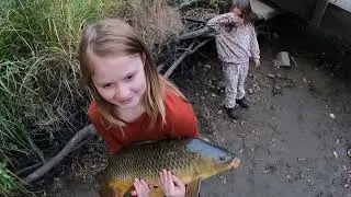 9 YEAR OLD DAUGHTER CATCHES MONSTER FISH! Minnesota Carp fishing!