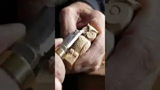 Carving a Tiny Owl From a Block of Wood 黎