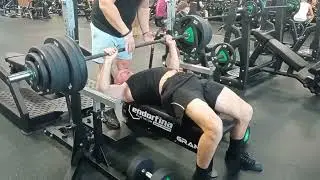 Wyciskanie 172.5 kg wieku 45 lat, i wadze 89 kg.