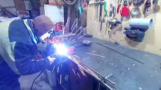 Самодельная бутылочница в кухонный гарнитур.