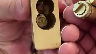 #1561 Federal closed shackle padlock