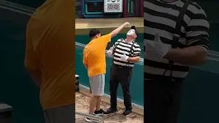 Tom the Mime's Hilarious Popcorn Heist at SeaWorld! 😂 #seaworldmime #tomthemime