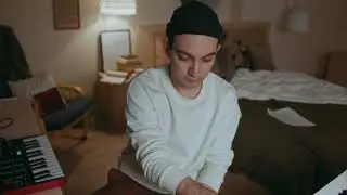 🎵 JUDUL: SETIA PADA YANG SALAH (Genre: rock reflektif-kritis)