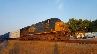 {823} Train ID Q409-02 With Nice Consist And Blue Trash Containers On The Head End - Pembroke, NC