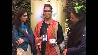 Jaipur girls - Jaipur literature festival - Tulasi plant distribution campaign #jaipurlitfest #plant