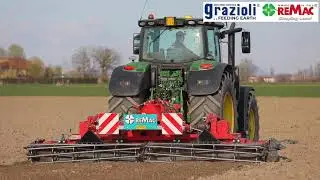 Jacopo Grazioli e Renato Pellegrini presentano l'erpice Remac PX 500 S della cooperativa A.C.L.I