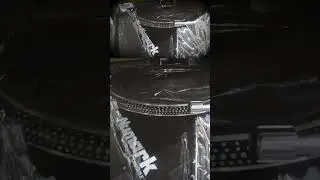 БЕЗУМНАЯ ОХОТА ЗА ЯПОНСКИМ МУСОРОМ! 🤯 Ищу РЕДКИЕ ретро-игры и винтажные Fender на HARD OFF #shorts