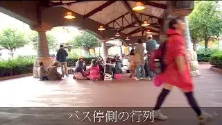 The waiting line at the main entrance in morning (Tokyo Disneysea)
