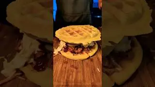 🍔 PULLED PORK BBQ WAFFLE SANDWICH 🐖 #bbq #pulledpork