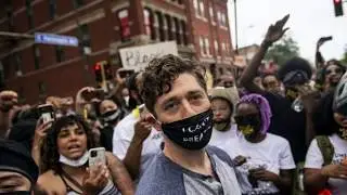Minneapolis mayor jeered after refusing to support abolishing police department
