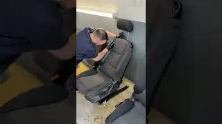 V&ouml;llig &uuml;bertrieben? Sitze ausbauen zum sauber machen.