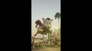 Universal&rsquo;s Holiday Parade featuring Macy&rsquo;s Balloons in Universal Studios - Baby Dronkey Balloon