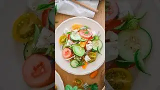 Greek Heirloom Tomato Salad #healthyrecipes #glutenfree #vegetarian  #tomatosalad #greeksalad