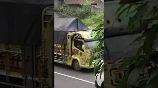 @LARGE BOX TRUCK PASSING ENTER MANGKLONG TOWARDS PURWOREJO
