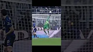 What a save from Di Gregorio 🧤🤯 #juventus #seriea