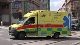 Prague EMS ambulance 234 + Prague Police MVA/ traffic van responding (piercer siren) [CZ 23.5.2024]