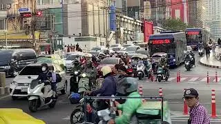 Bangkok - Thai Intersection with fruit vendor #thailand #bangkok #traffic #intersection #cars