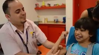 Egresado de Teletón dedica su vida a ayudar a los demás