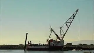Walking Spud Clamshell Dredge
