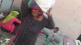 आज हम सकीना की बुआ के गांव पहुंचे 