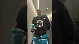 Learning the important lessons from Dad. 🧑&zwj;🧒  #hockey #nhl #sharks