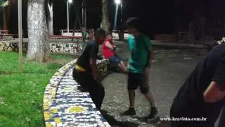 Aula de Krav Mag&aacute; na Pra&ccedil;a do Bairro Imba&uacute;bas - Ipatinga