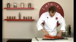 Technique de cuisine : Lever les 2 filets d'un saumon
