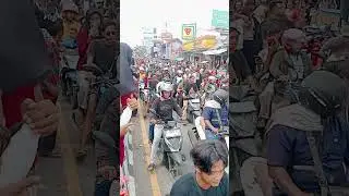 Antusias masyarakat Karangampel Indramayu menyapa lewatnya Dede April Cirebon D'Academy 7 Indosiar