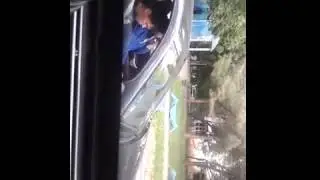 Măn&icirc;ncă &icirc;n timp ce conduce    Periculos, ilegal sau totu i ok