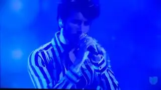 Sebasti&aacute;n yatra cantando en MQB