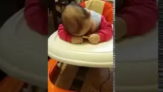 Baby SLEEPING  МАЛЫШКА СПИТ !!!!!!!!!!!!!!!!!!!!!!!!!!!! ОЧЕНЬ МИЛО )))