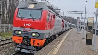 ЭП2К-390 с пассажирским поездом Москва-Воркута, станция Яуза