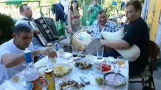 Събота следобед в село Свирачи, Ивайловград.
