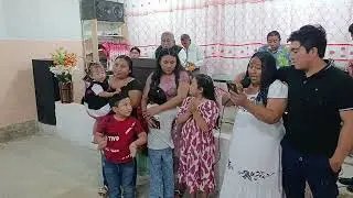 Canto hermana Susana Chan y  su familia.