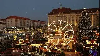 Soothing piano music in Dresden's Striezelmarkt, the oldest Christmas market in Germany