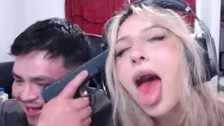 LE PONE UNA PISTOLA EN LA CABEZA EN PLENO DIRECTO Y KICK LO BANEA