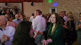 30 11 2024 Długowłosa WERONIKA Zrelaksowana bawiła się w Bursztynie na Andrzejkowej ZABAWIE