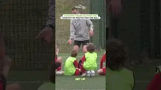 Shielding the ball using a 1 v 1 Box Split Wave Game ⚽️