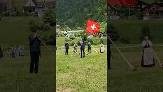 Alphorn und Fahnenschwinger, Innerschw.Trachtenfest. #uri #schweiz #switzerland #tradition #alphorn