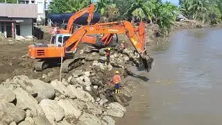 Proses pembuatan tanggul Menggunakan Beko