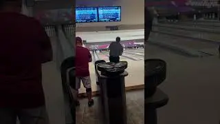 Throwing @BowlMOTIV for the first time ever!! This #venomshock DESTROYS the rack #bowling