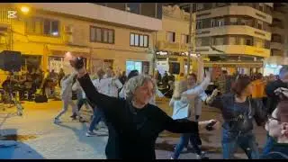 🔥🌲 Baile y Ja est&agrave; el pi preparat per a la tradicional crem&agrave; de la festivitat de Sant Antoni #espa&ntilde;a