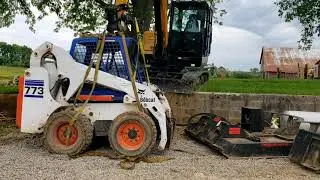 Sany sy60c can it lift a bobcat skid loader??