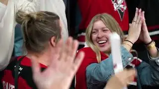 Les proches d&rsquo;Ethan Gauthier qui r&eacute;agissent &agrave; son but en prolongation du deuxi&egrave;me match.